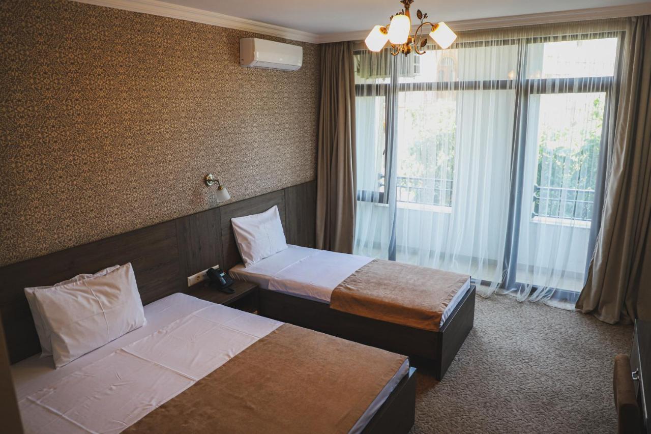 Old Garden Hotel Batumi Ngoại thất bức ảnh