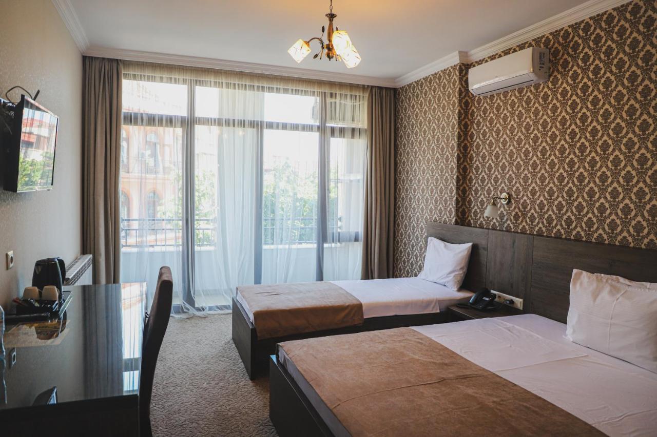 Old Garden Hotel Batumi Ngoại thất bức ảnh