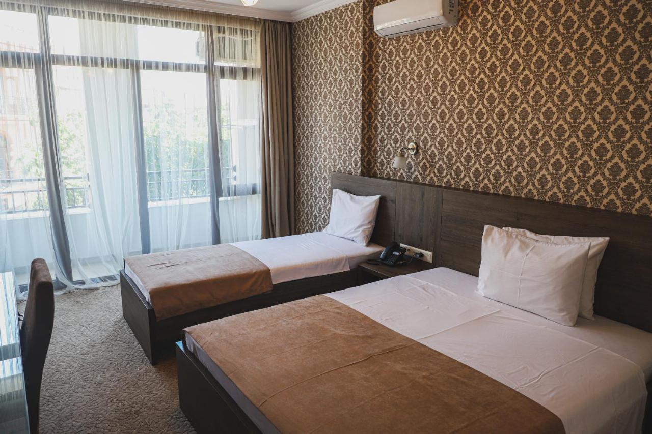 Old Garden Hotel Batumi Ngoại thất bức ảnh