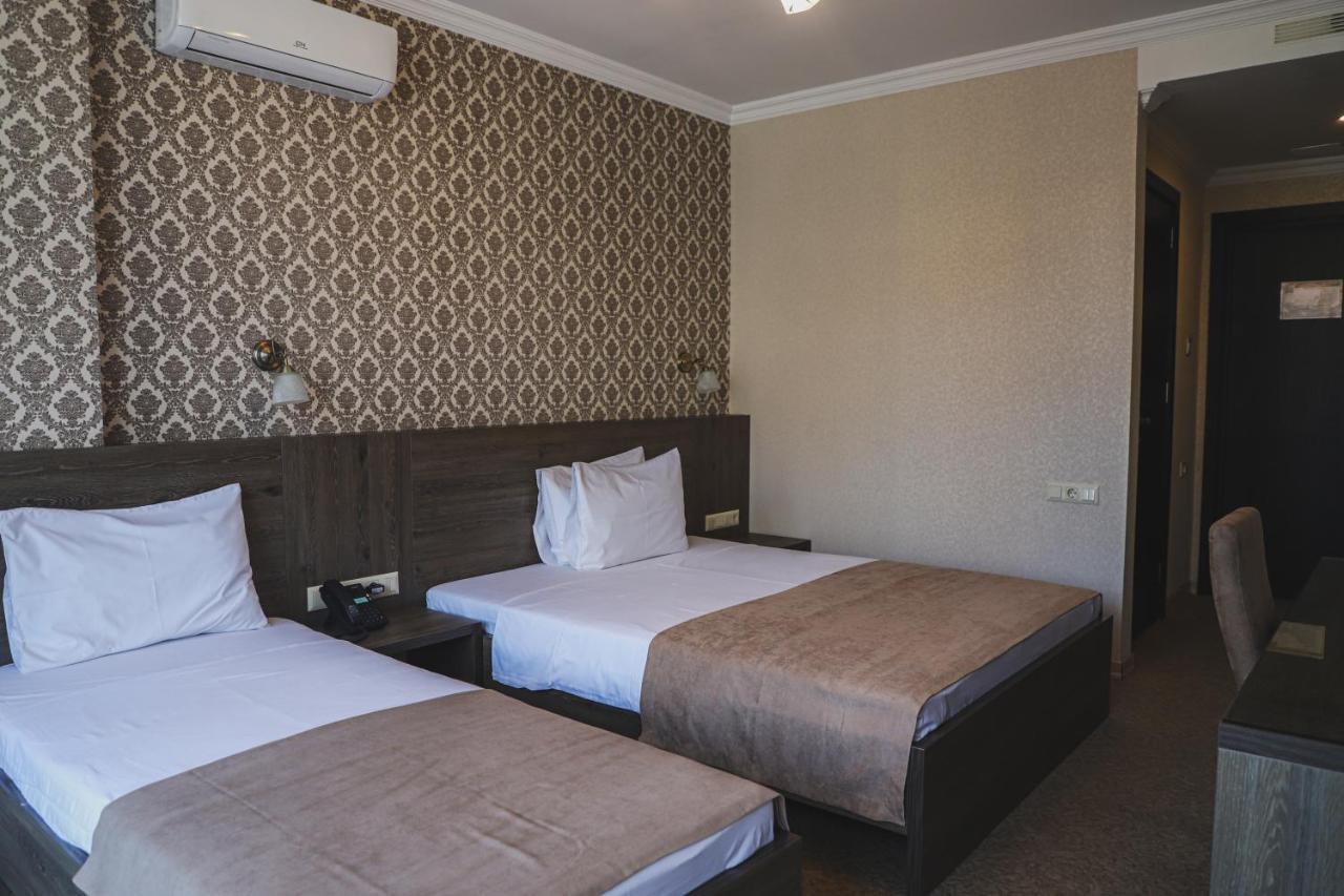 Old Garden Hotel Batumi Ngoại thất bức ảnh