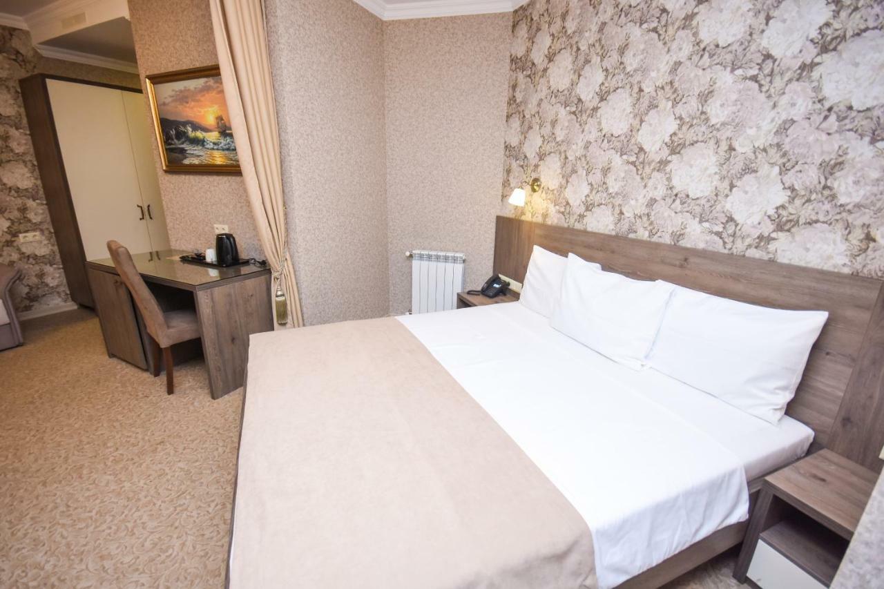 Old Garden Hotel Batumi Ngoại thất bức ảnh