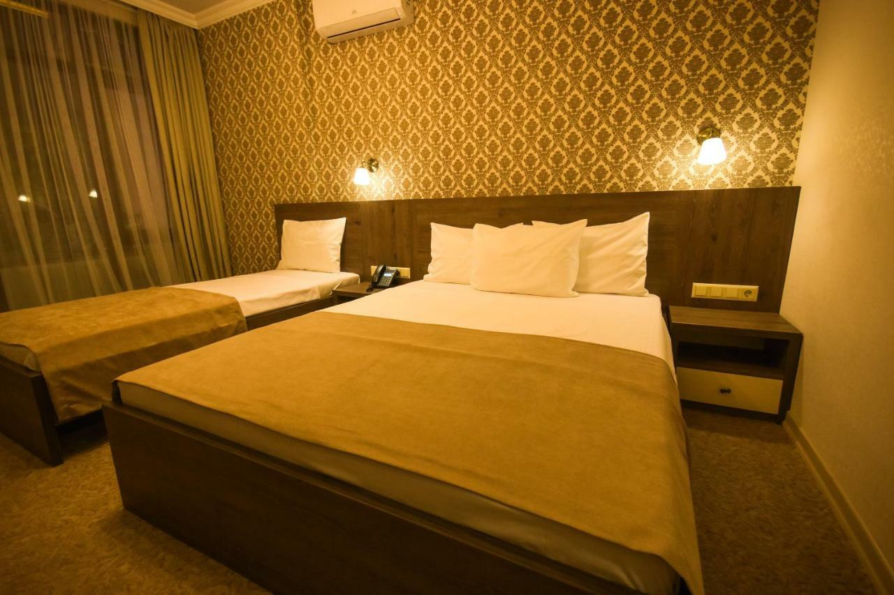 Old Garden Hotel Batumi Ngoại thất bức ảnh