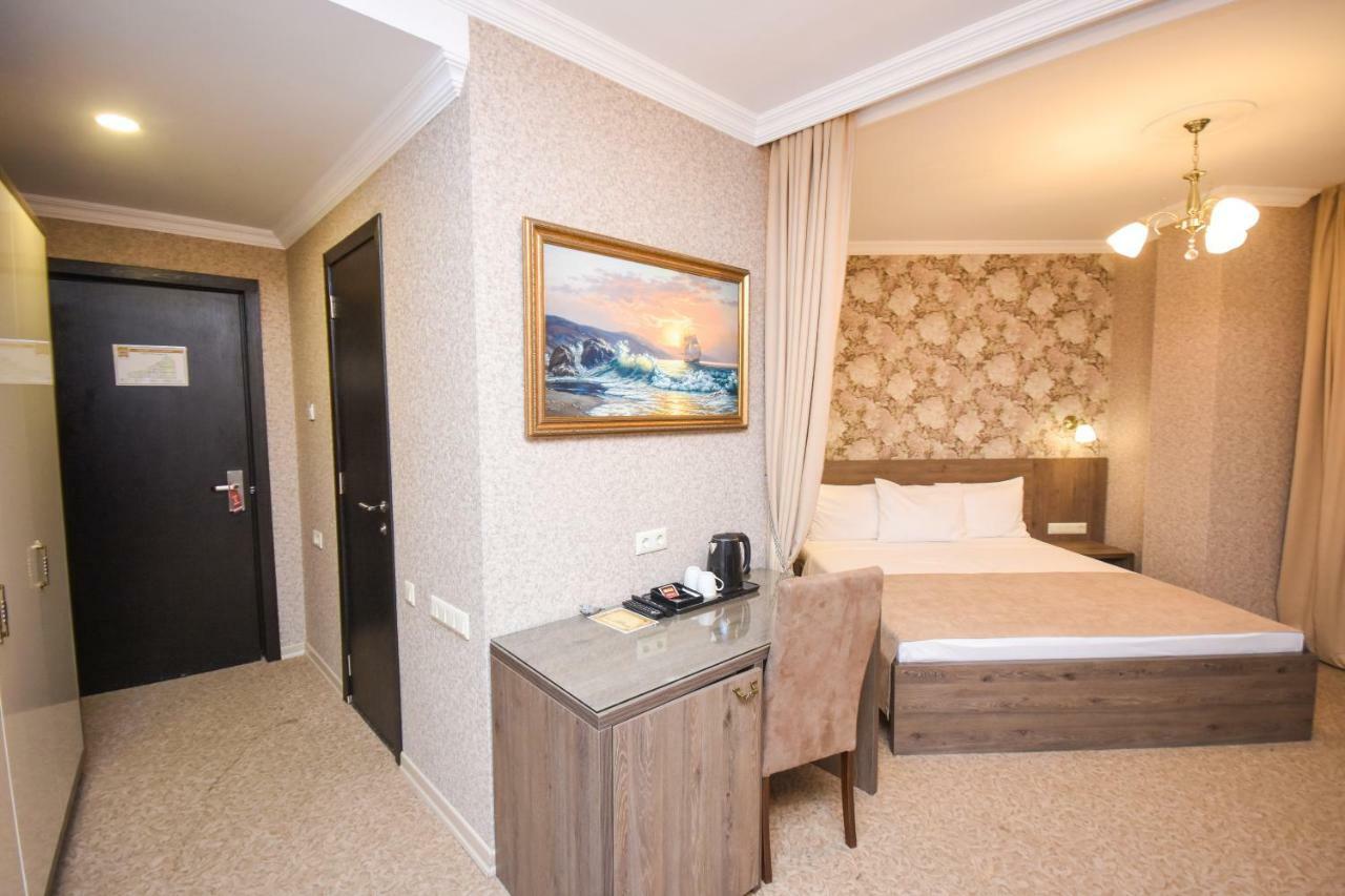 Old Garden Hotel Batumi Ngoại thất bức ảnh