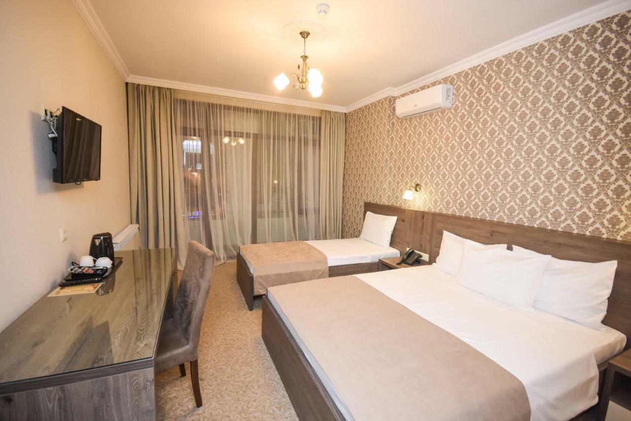 Old Garden Hotel Batumi Ngoại thất bức ảnh