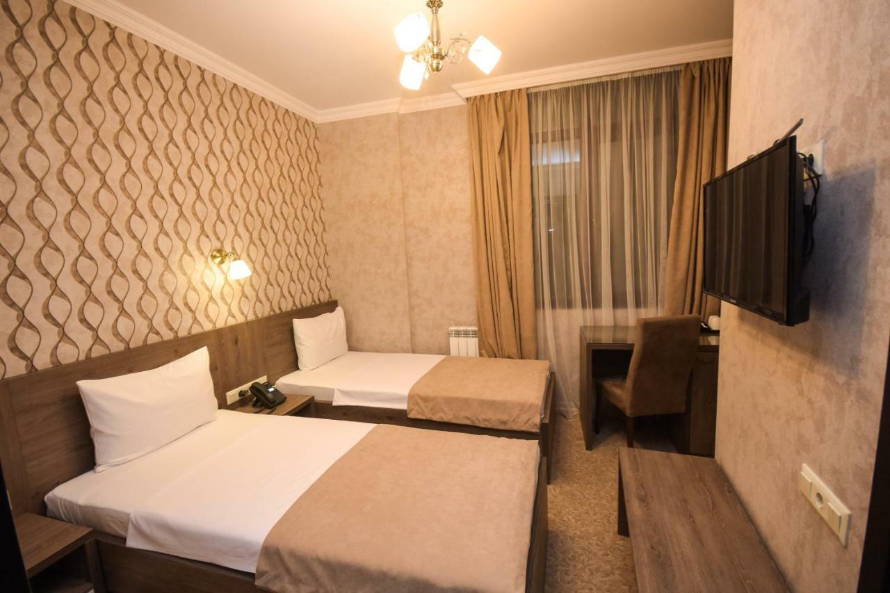 Old Garden Hotel Batumi Ngoại thất bức ảnh